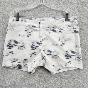 Old Navy Shorts Womens Size 10 The Pixie White with Graghic Scene Pockets walk